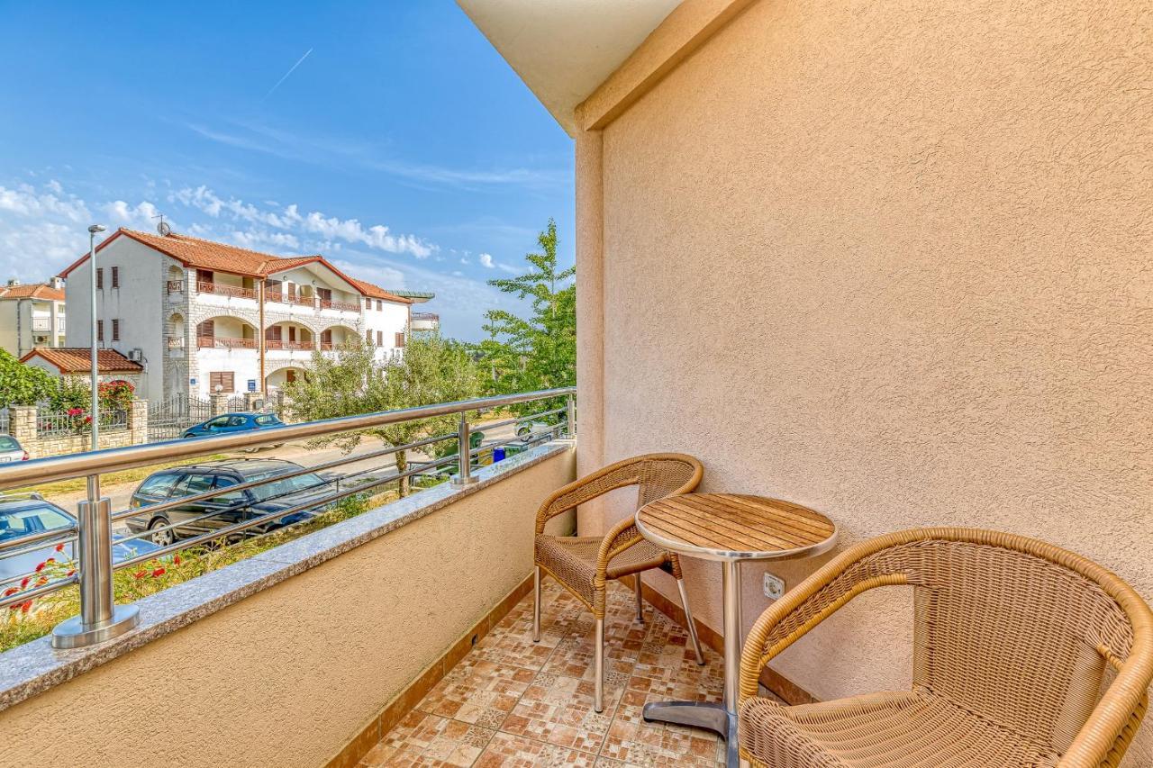 Sunrise Apartments โรวีน ภายนอก รูปภาพ