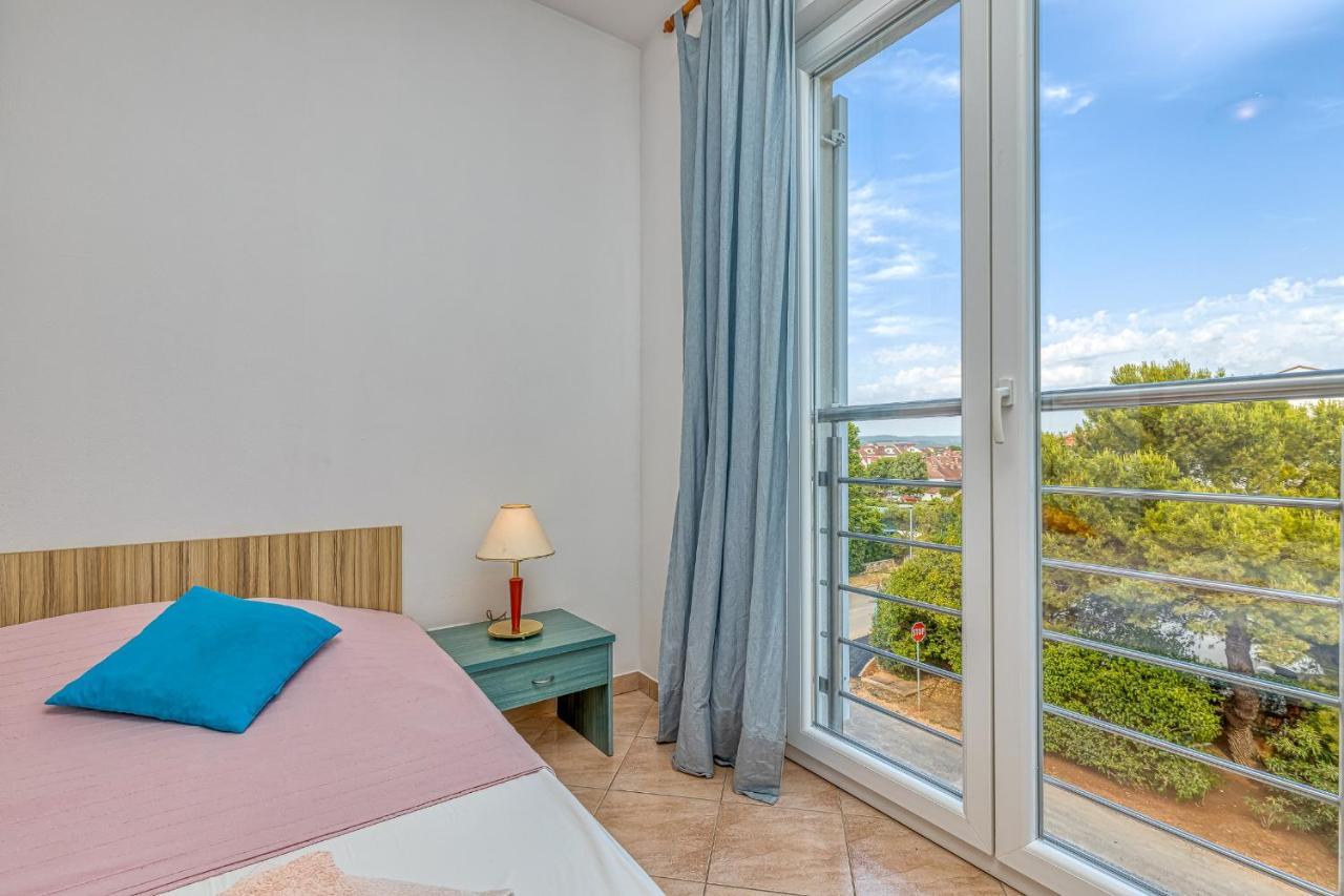 Sunrise Apartments โรวีน ภายนอก รูปภาพ