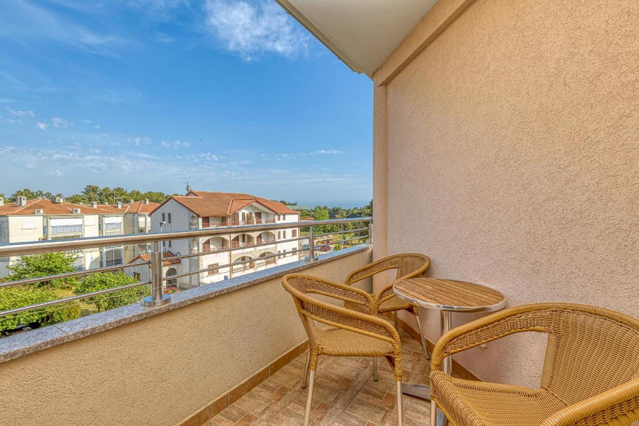Sunrise Apartments โรวีน ภายนอก รูปภาพ